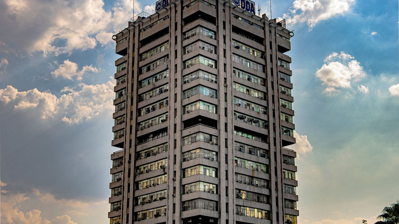 Dominância Digital e Risco Brasil: Como a Polarização Afeta o Mercado e a Selic em 14,25%